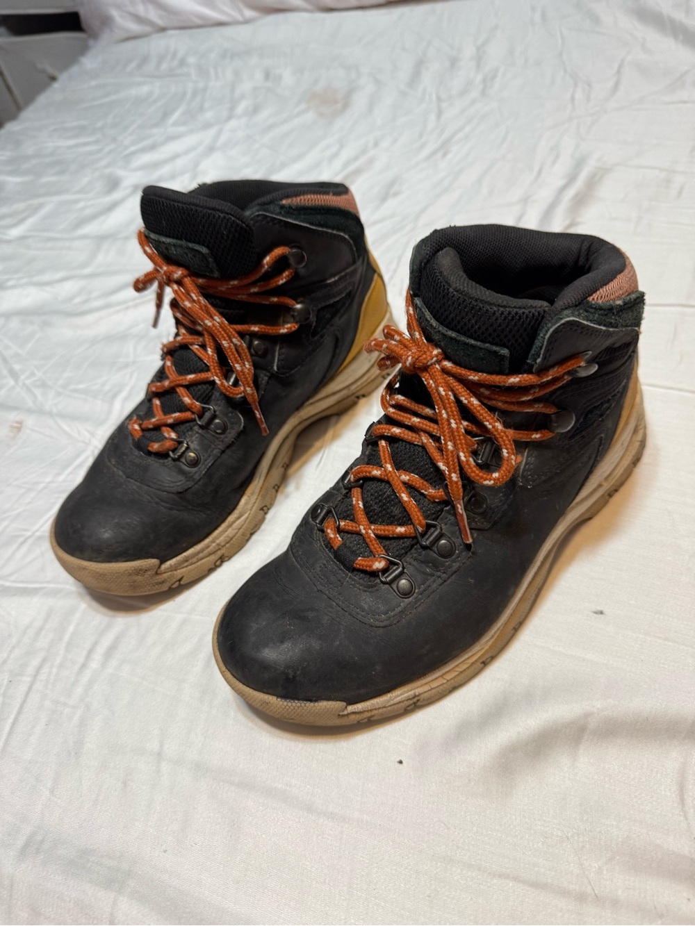 Columbia Black Hiking Boots with Tan Midsole and Orange Laces